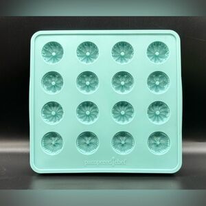 Pampered Chef Fluted Chocolate Mold 16 Pc 1" Candy Silicone Bakeware #1608